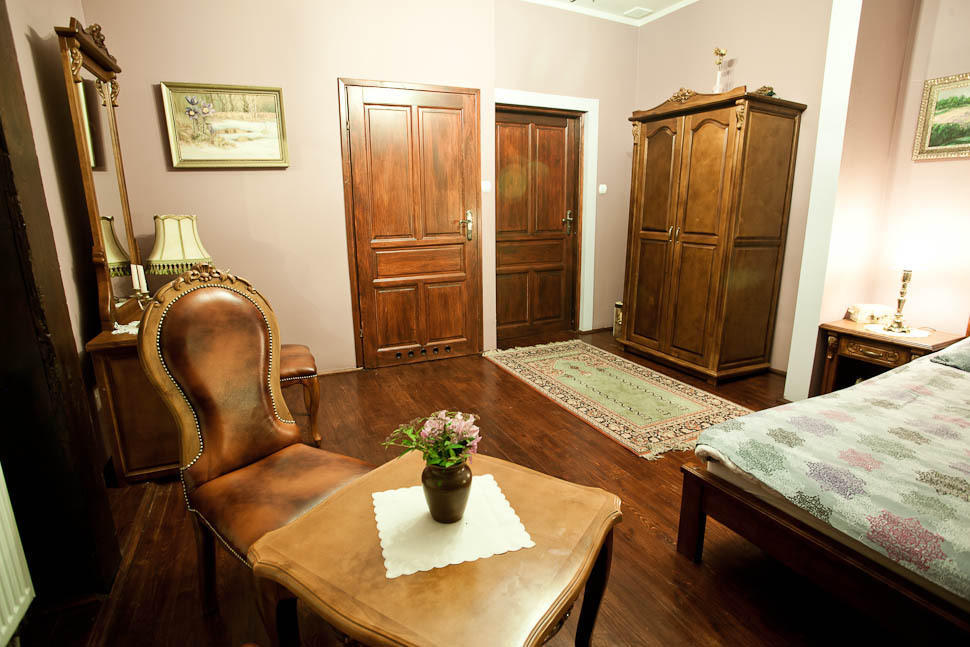 Bed and Breakfast Dwor Na Wichrowym Wzgorzu Przybysławice Pokoj fotografie